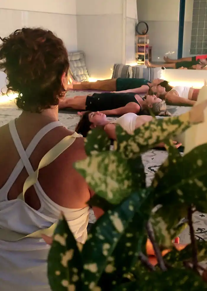 Vuelve a tu esencia: sesiones de yoga para la salud mental y física