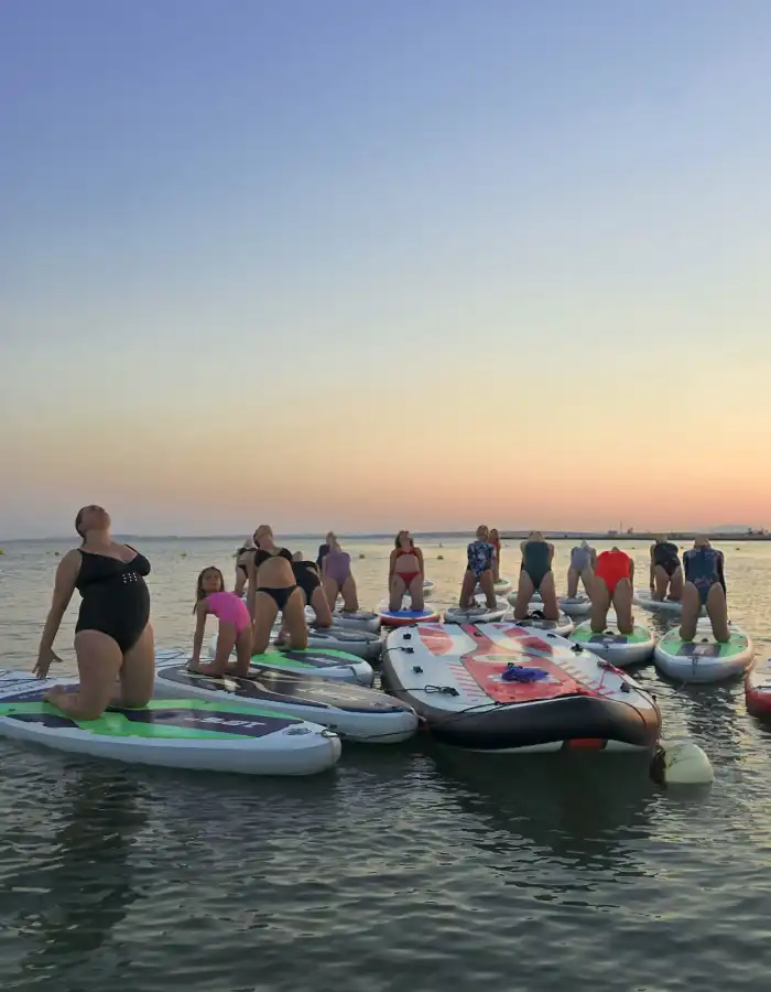 Clase de SUP Yoga para principiantes en Santa Pola